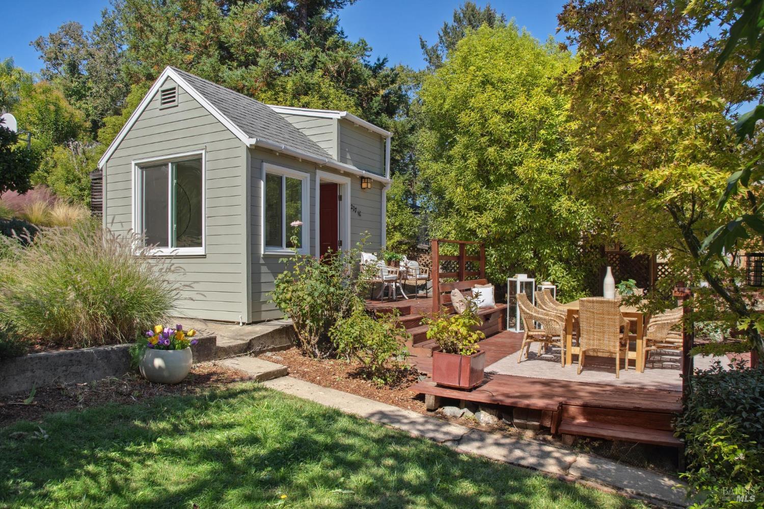 207 D Street, San Rafael