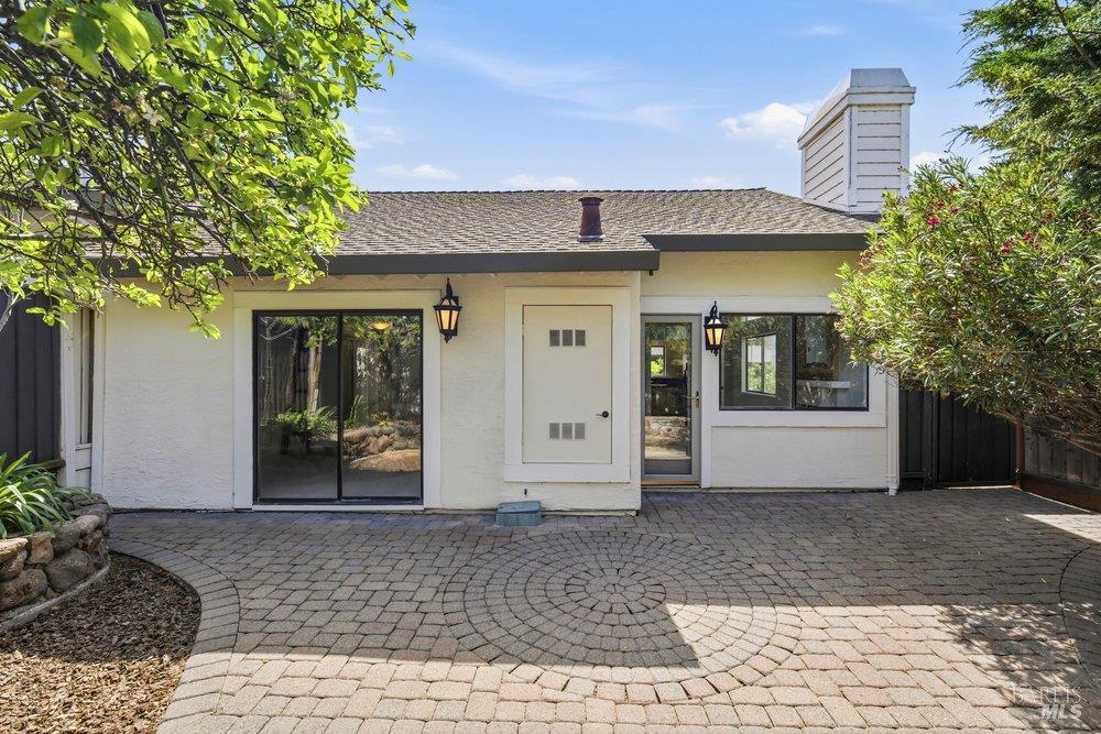 6 Village Court