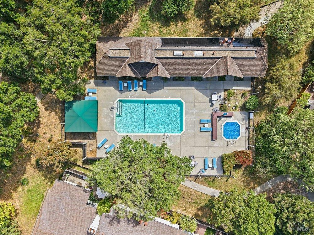 6 Village Court