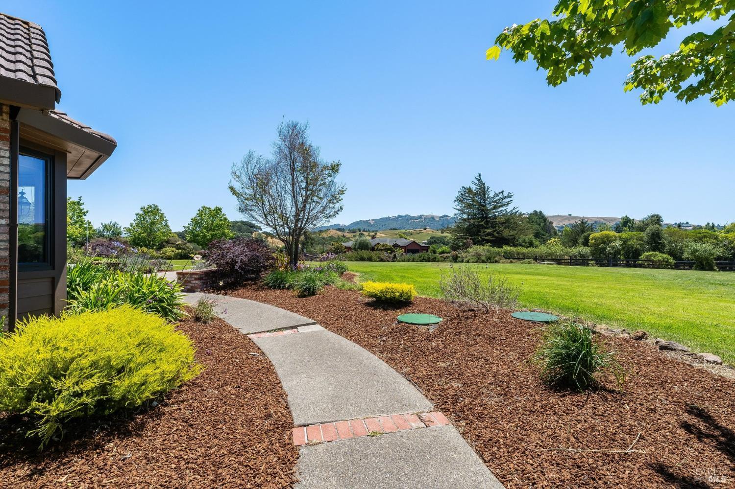 4423 La Paz Lane