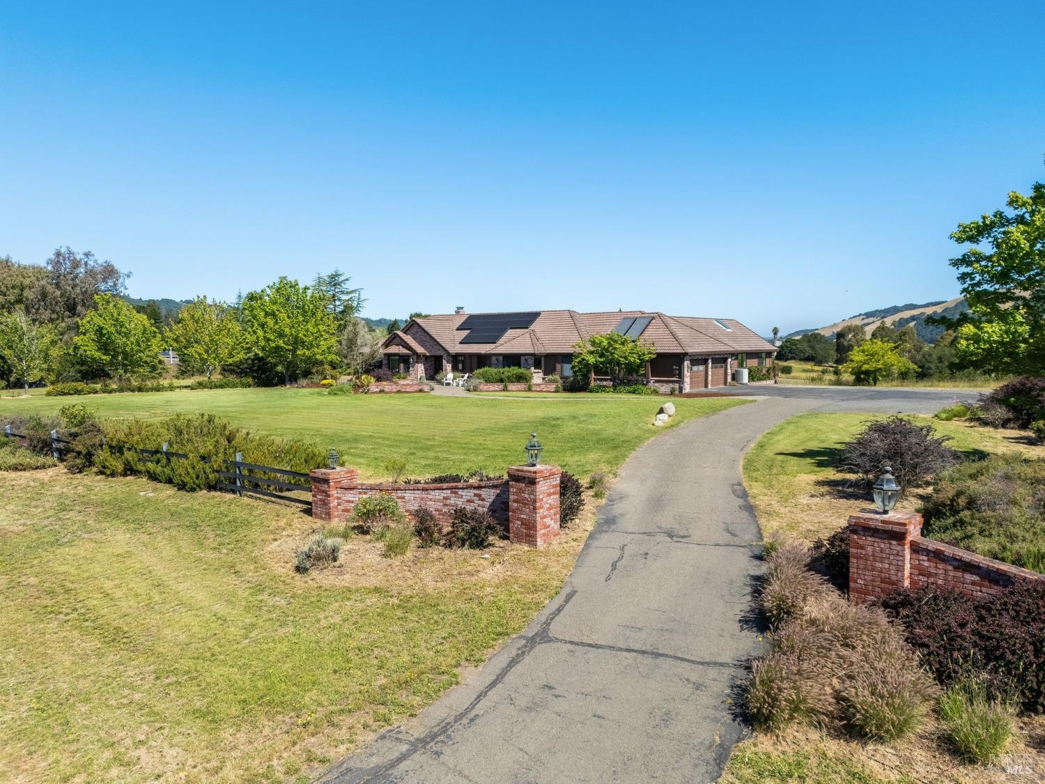 4423 La Paz Lane