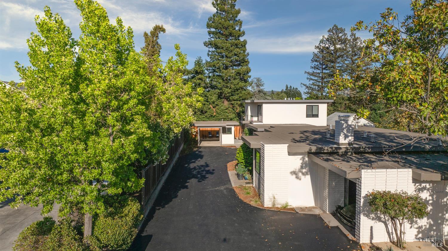 528 3rd Street W