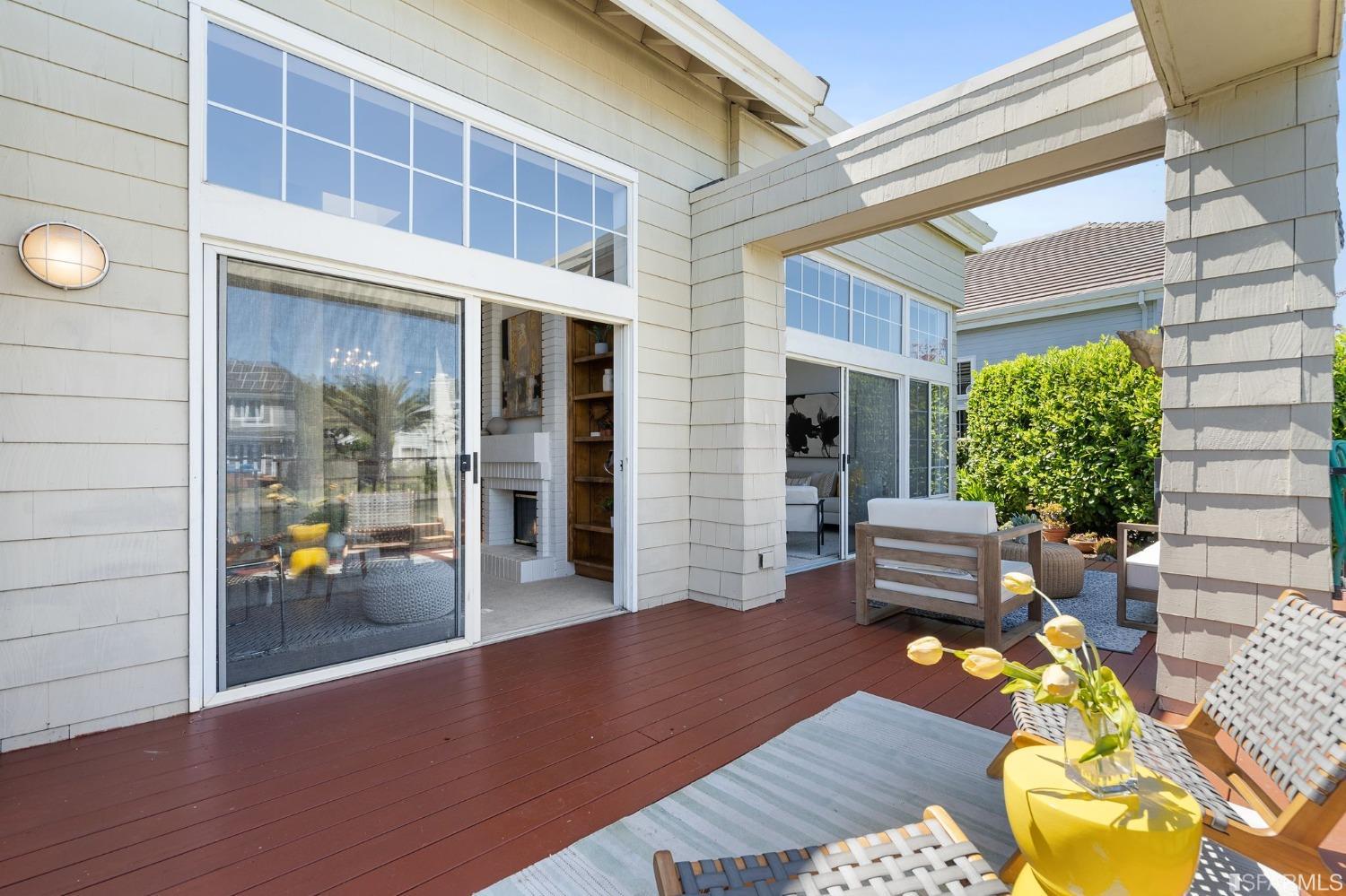 658 Island Place