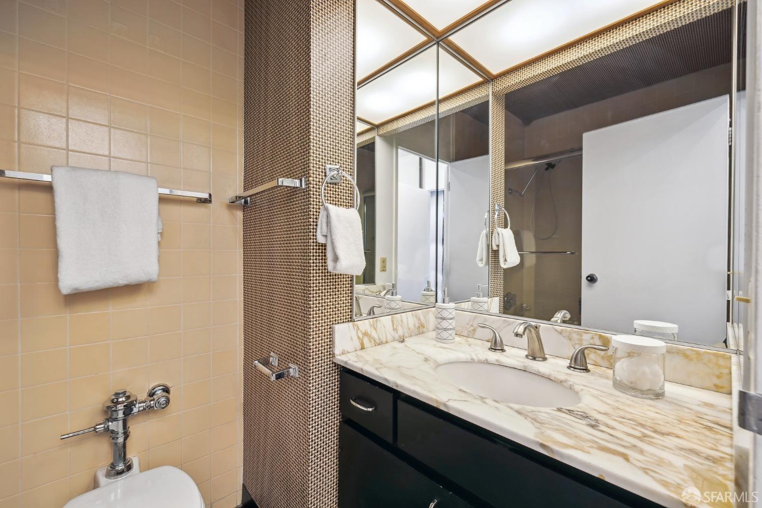 999 Green Street # 1102