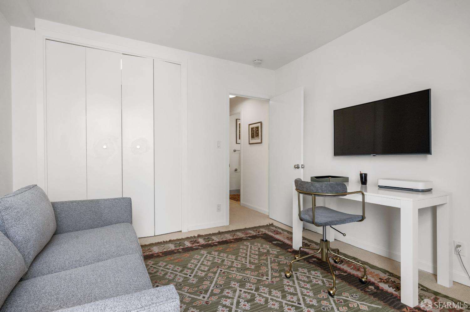 1070 Green Street # 601