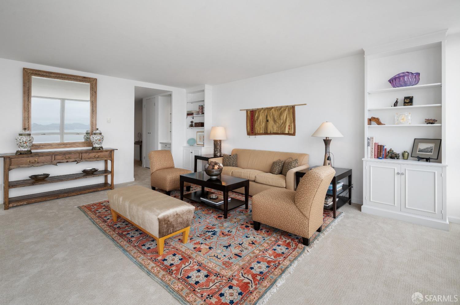 1070 Green Street # 601