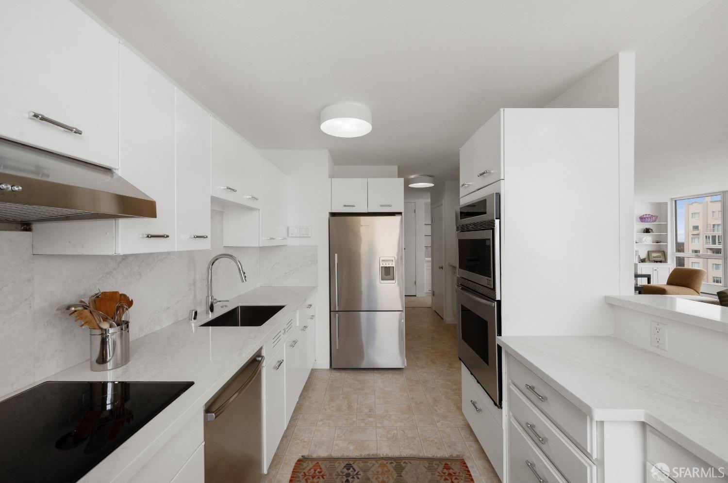 1070 Green Street # 601