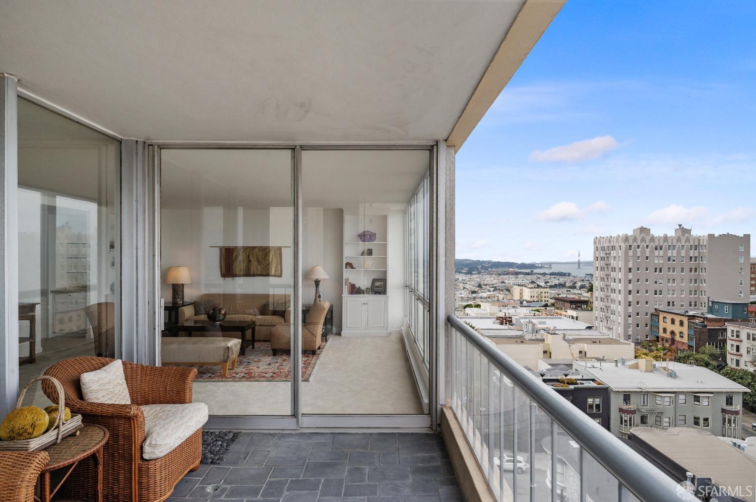 1070 Green Street # 601