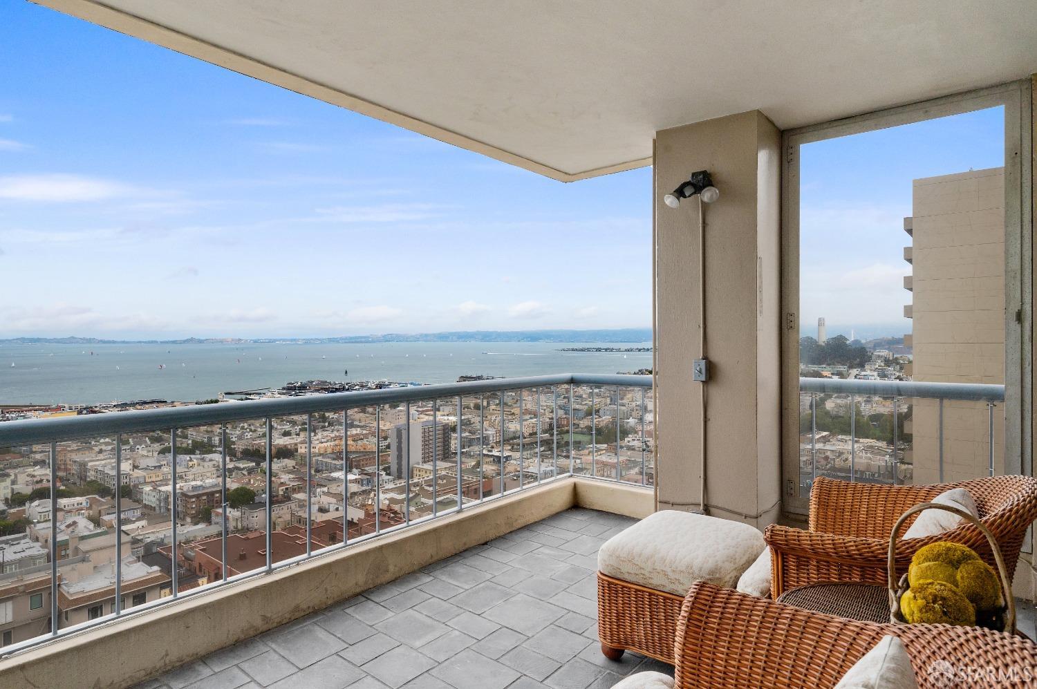 1070 Green Street # 601