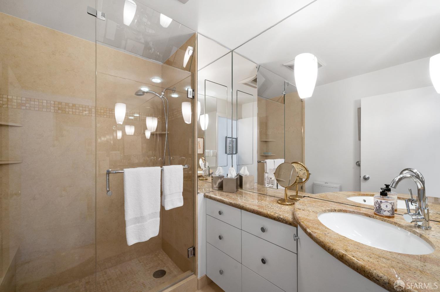 1070 Green Street # 601