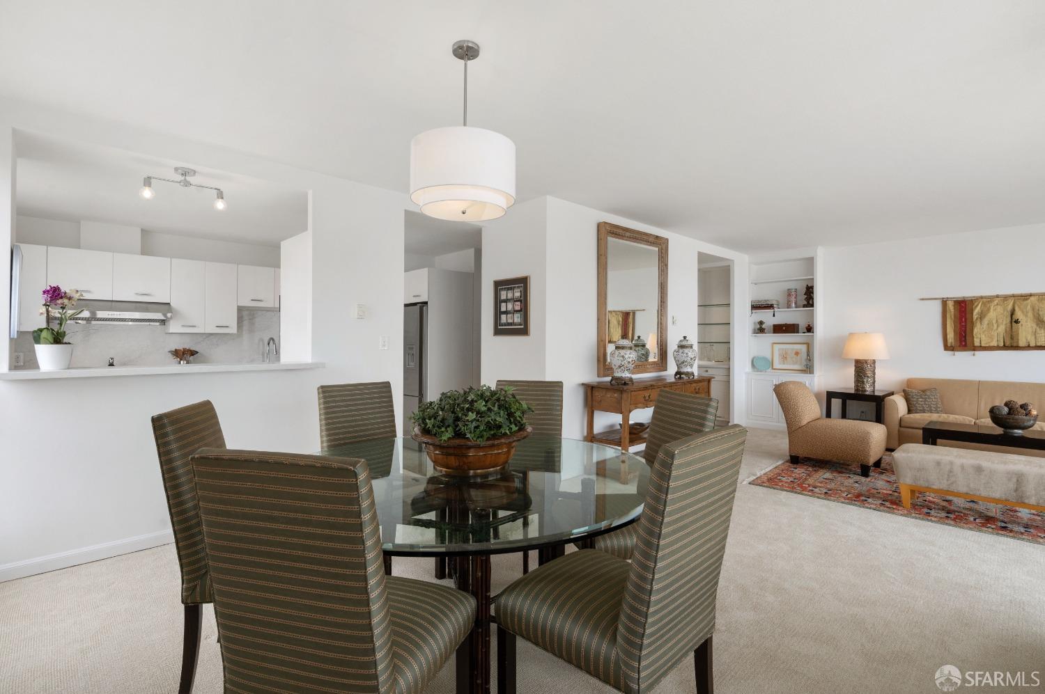 1070 Green Street # 601