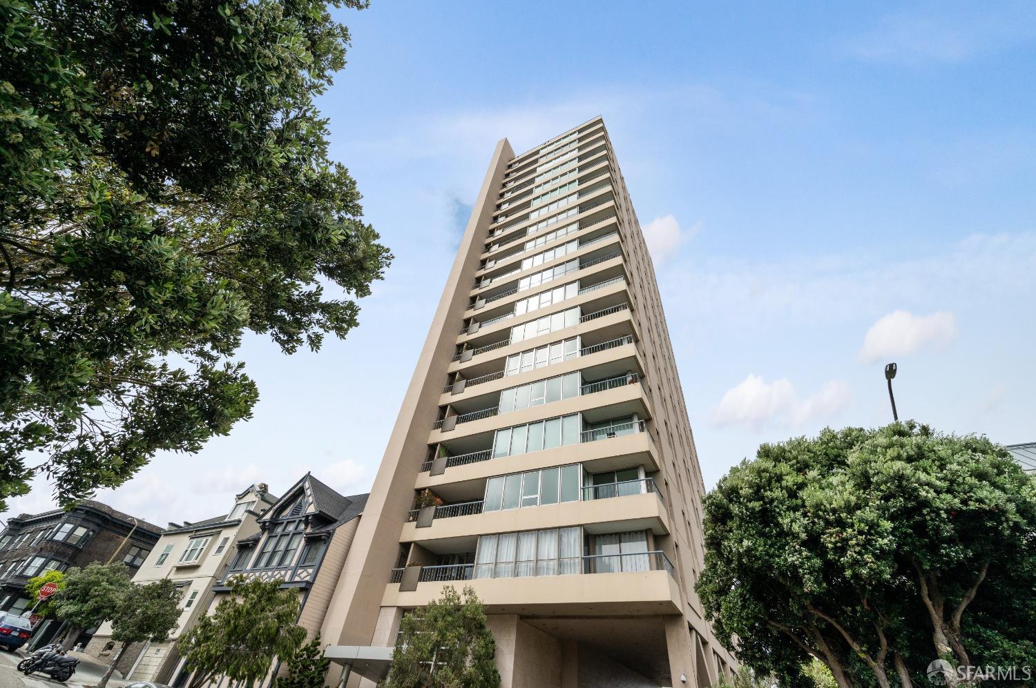 1070 Green Street # 601