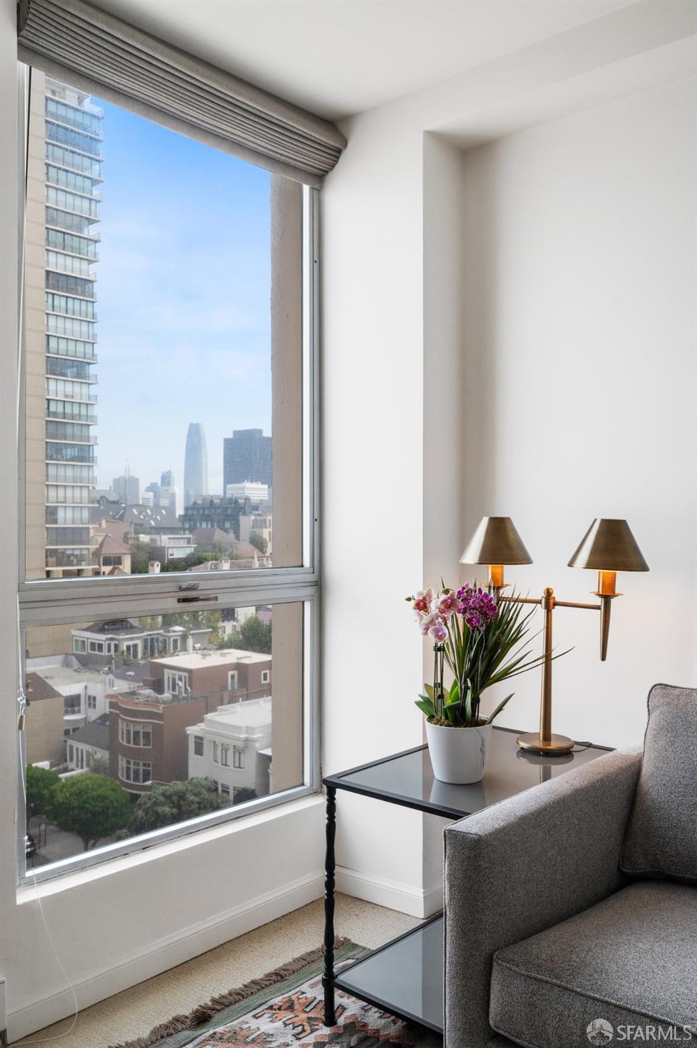 1070 Green Street # 601