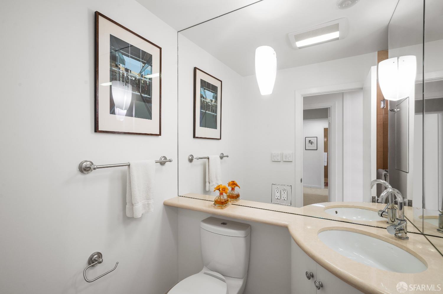 1070 Green Street # 601