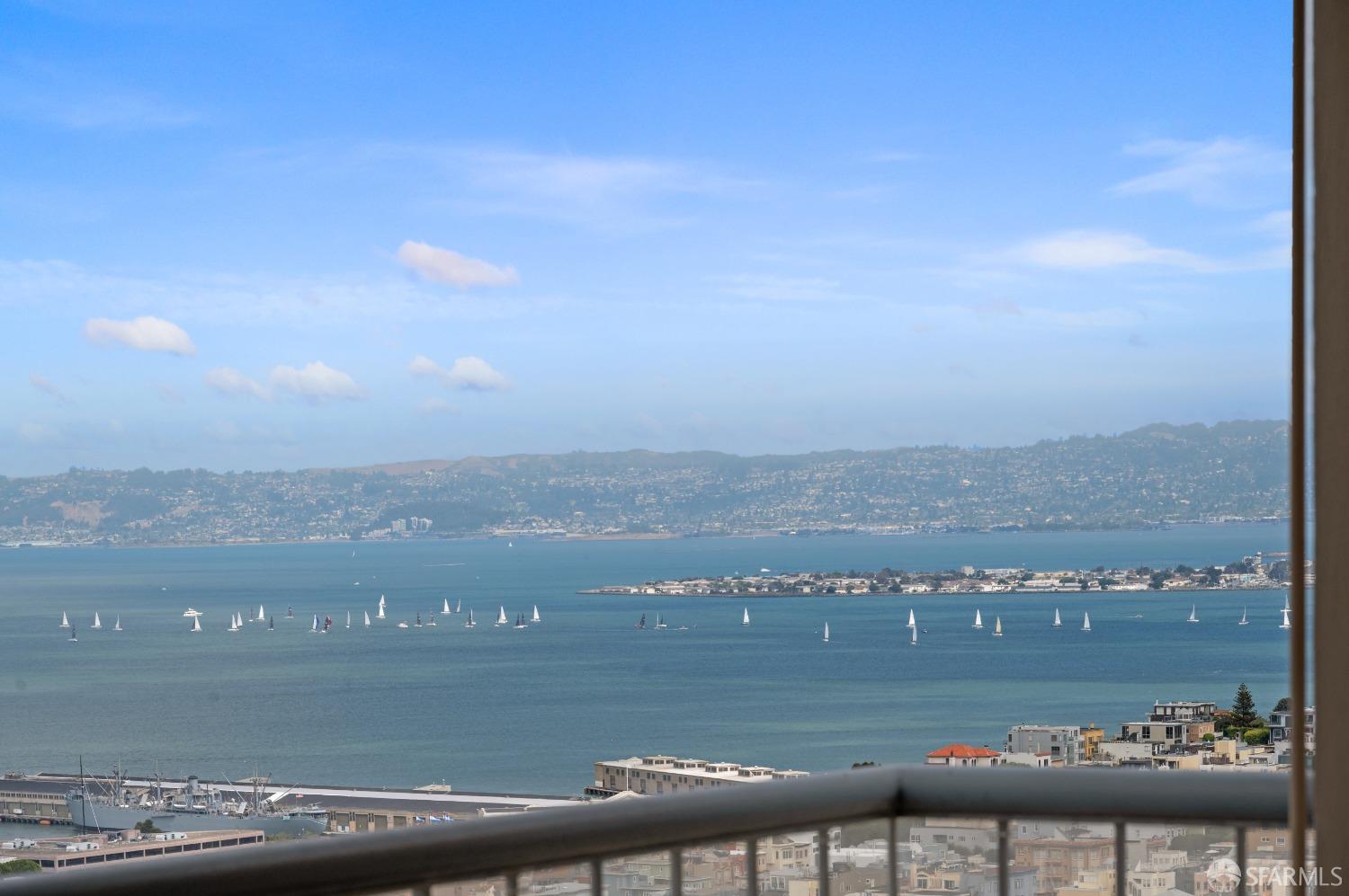 1070 Green Street # 601