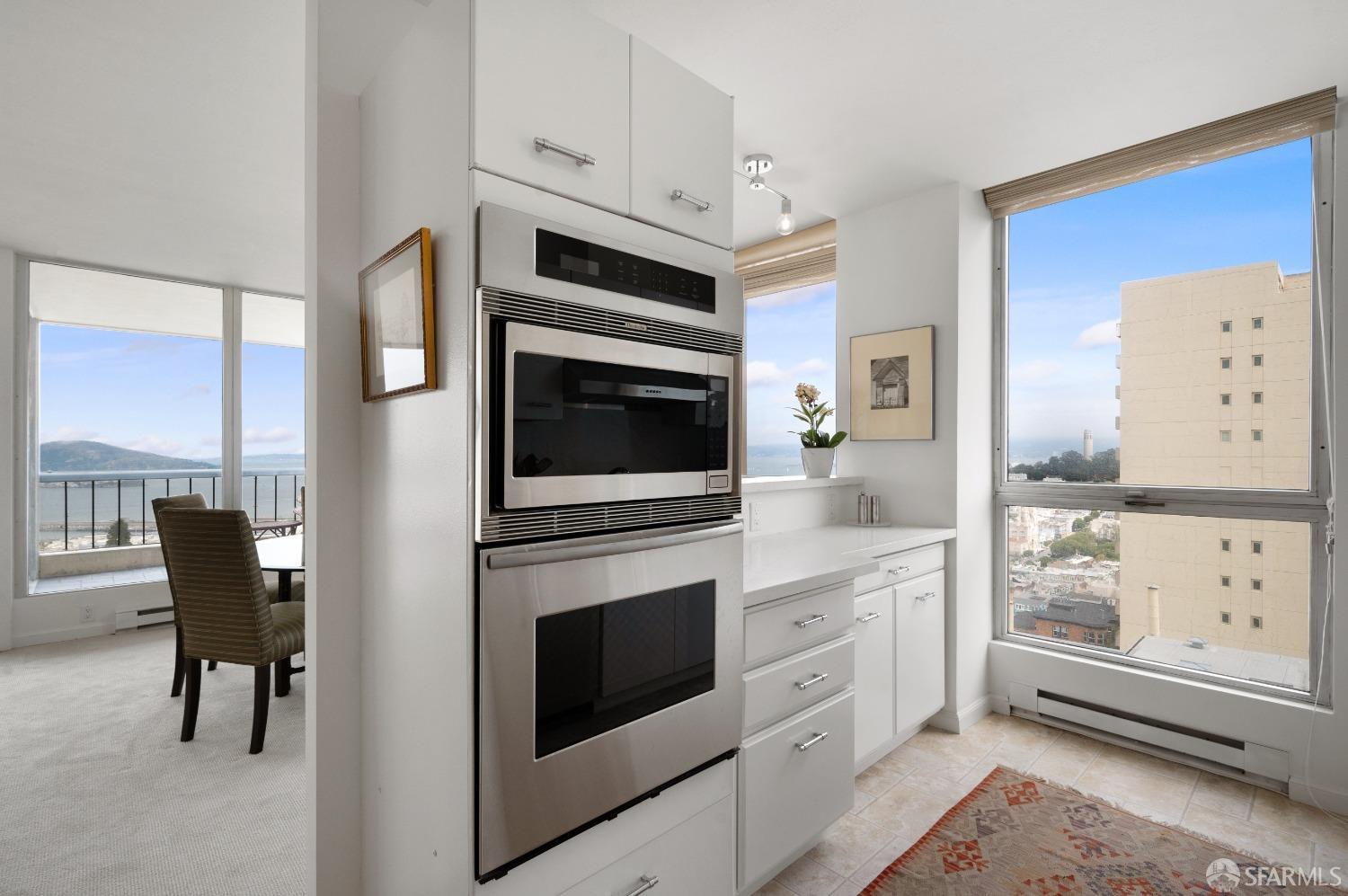 1070 Green Street # 601