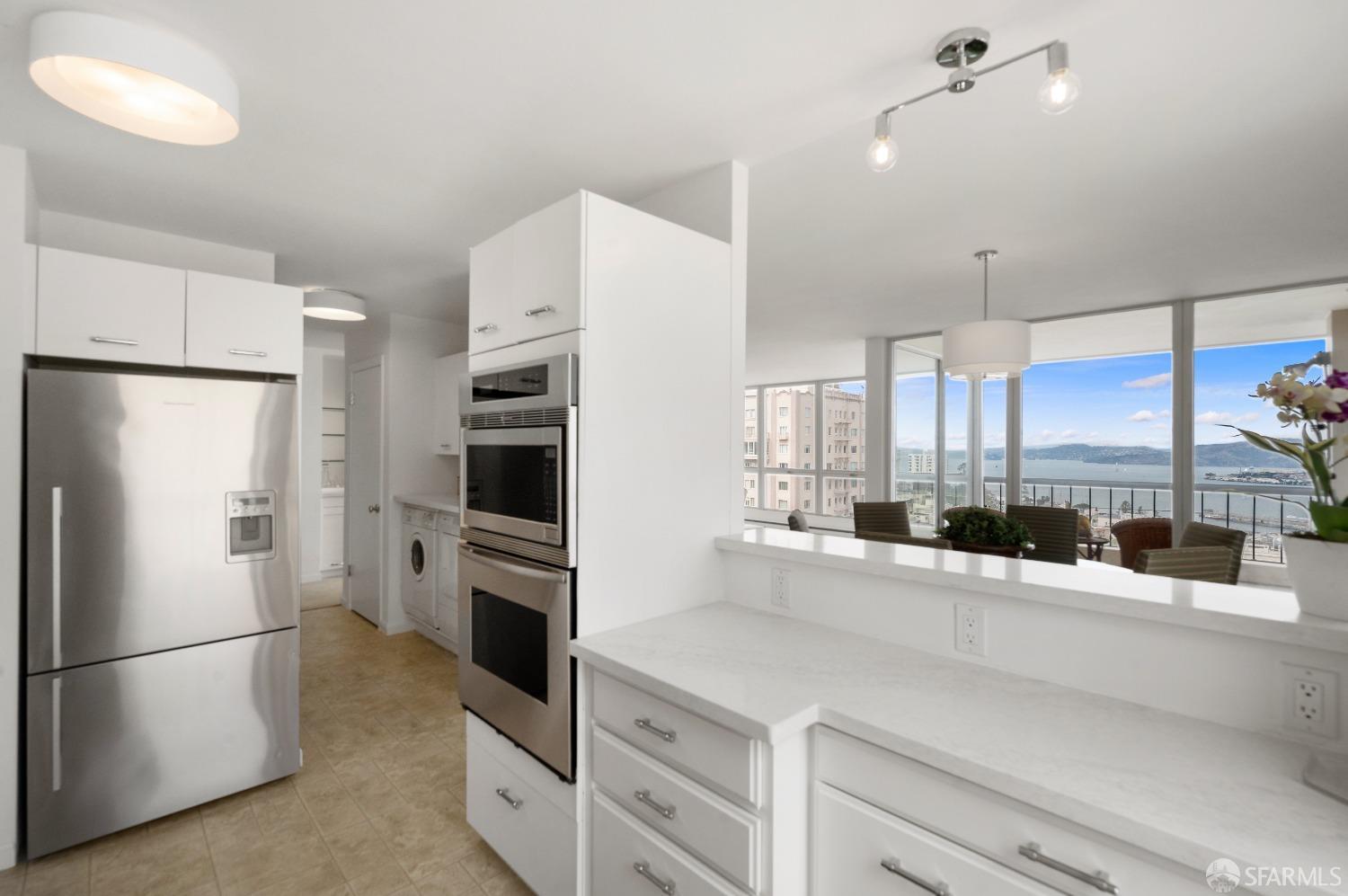 1070 Green Street # 601