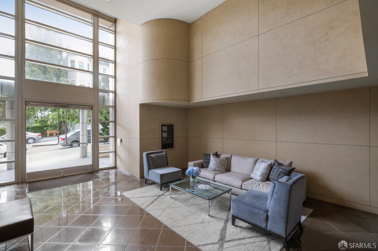 1070 Green Street # 601