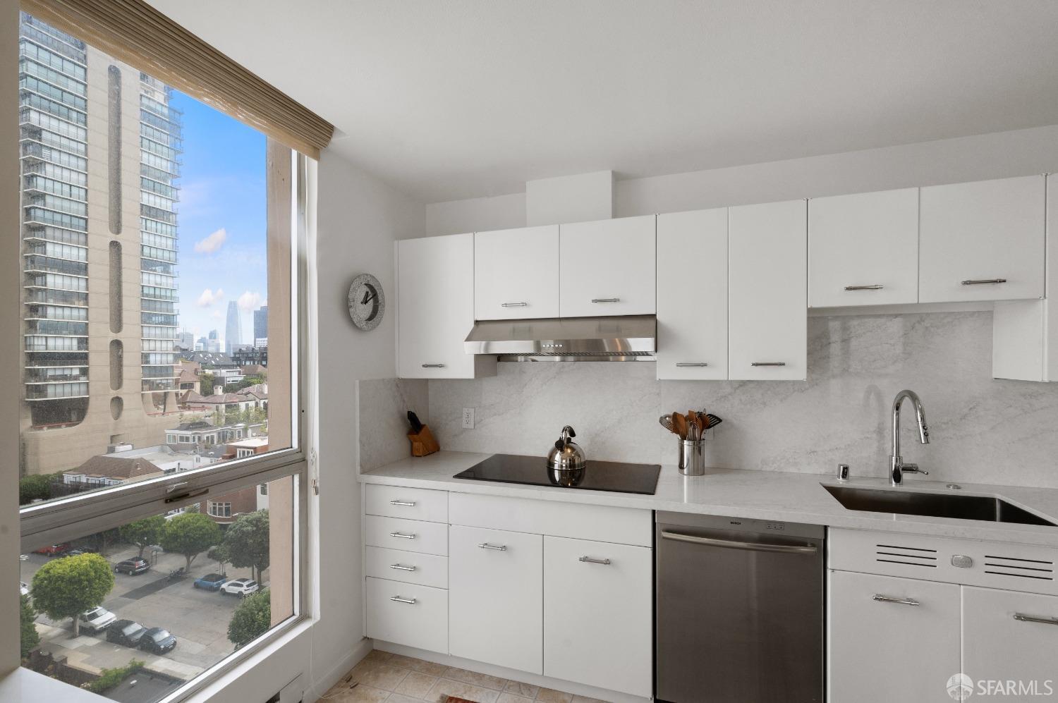 1070 Green Street # 601