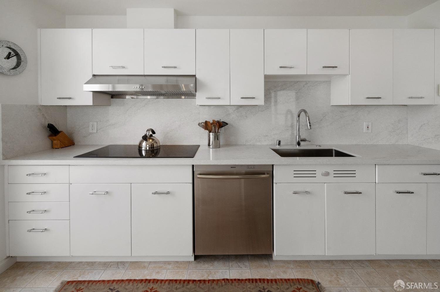 1070 Green Street # 601