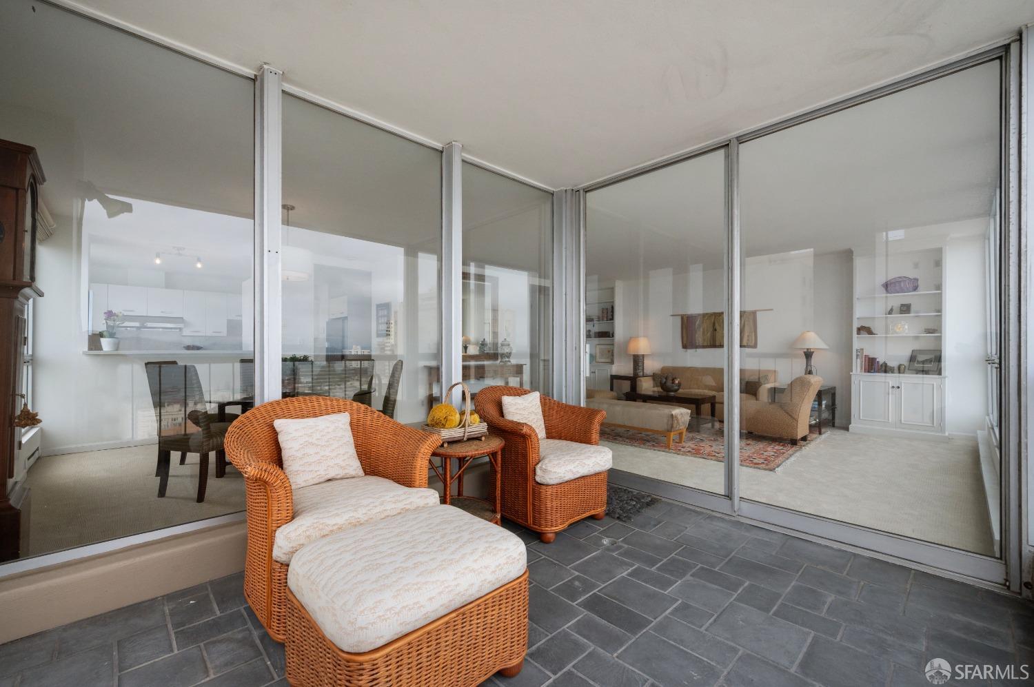 1070 Green Street # 601