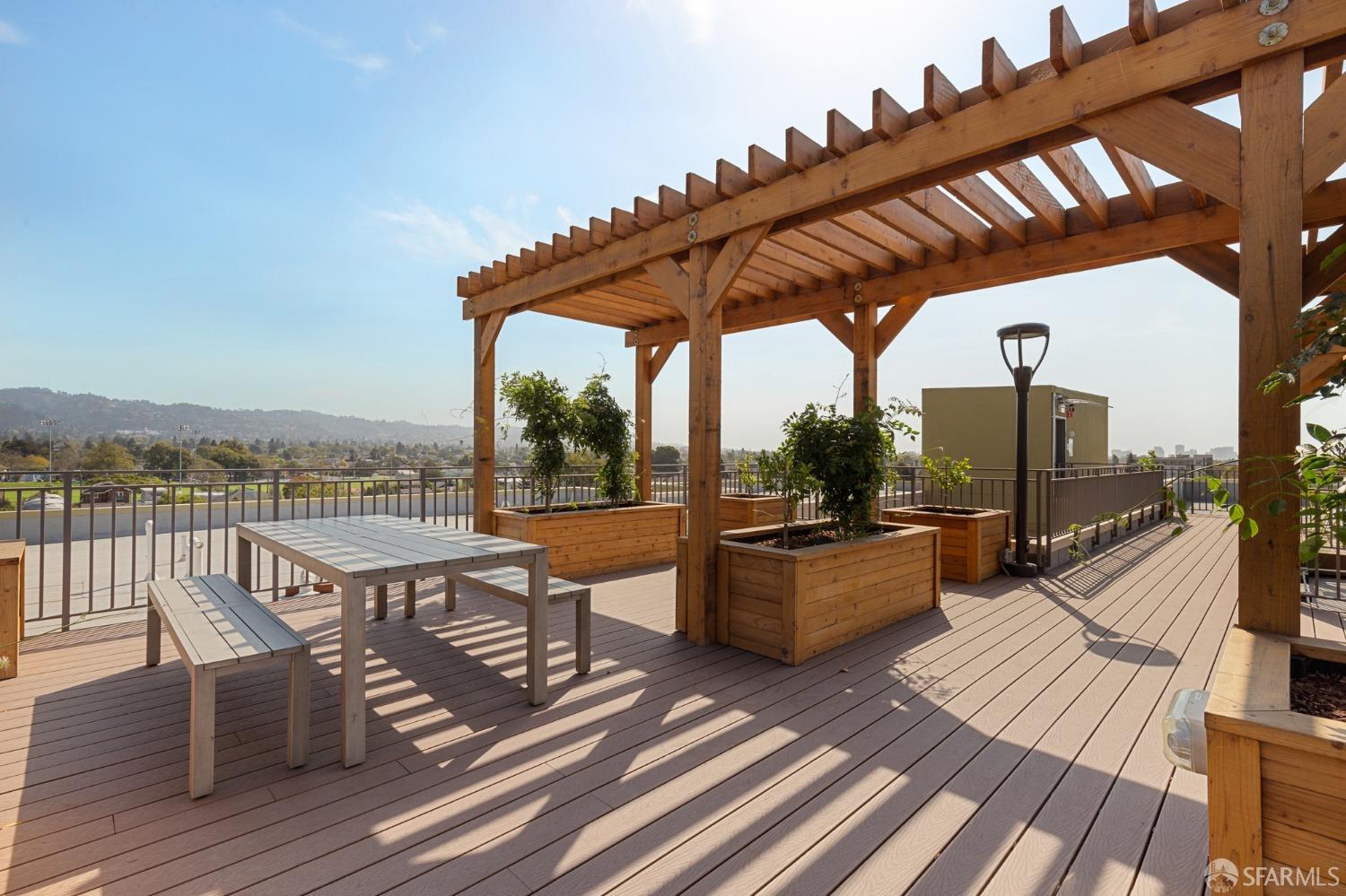 2747 San Pablo Avenue Unit: LW1