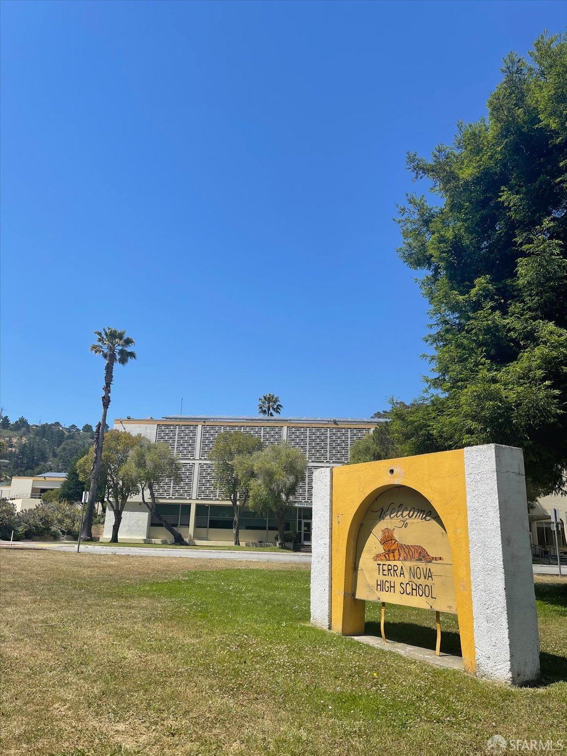 1146 Terra Nova Boulevard