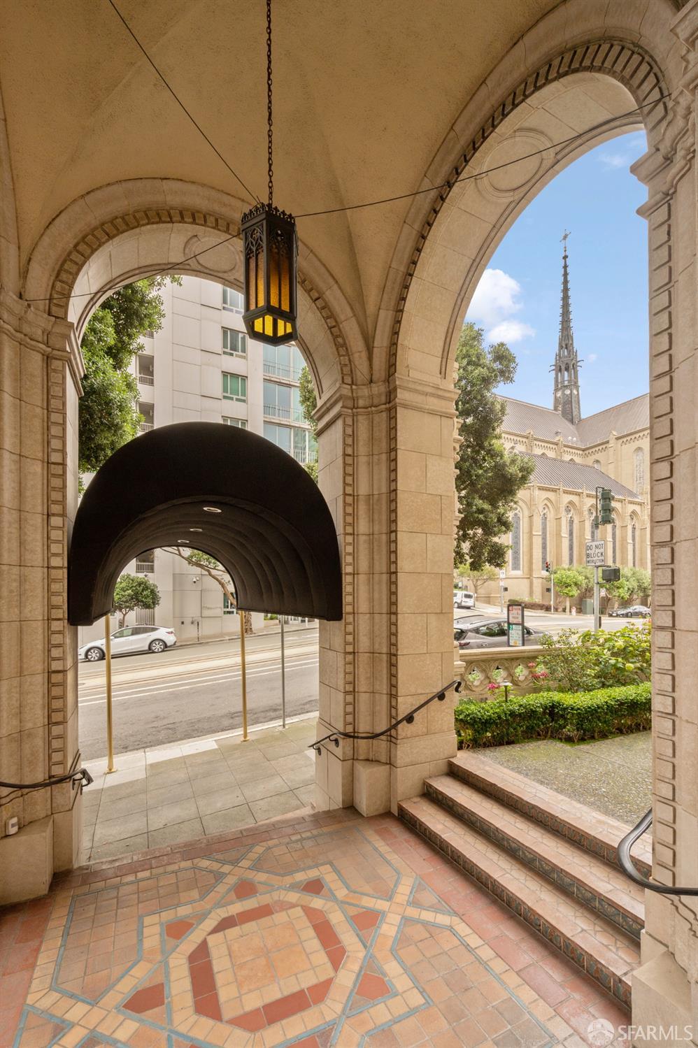 1201 California Street # 207