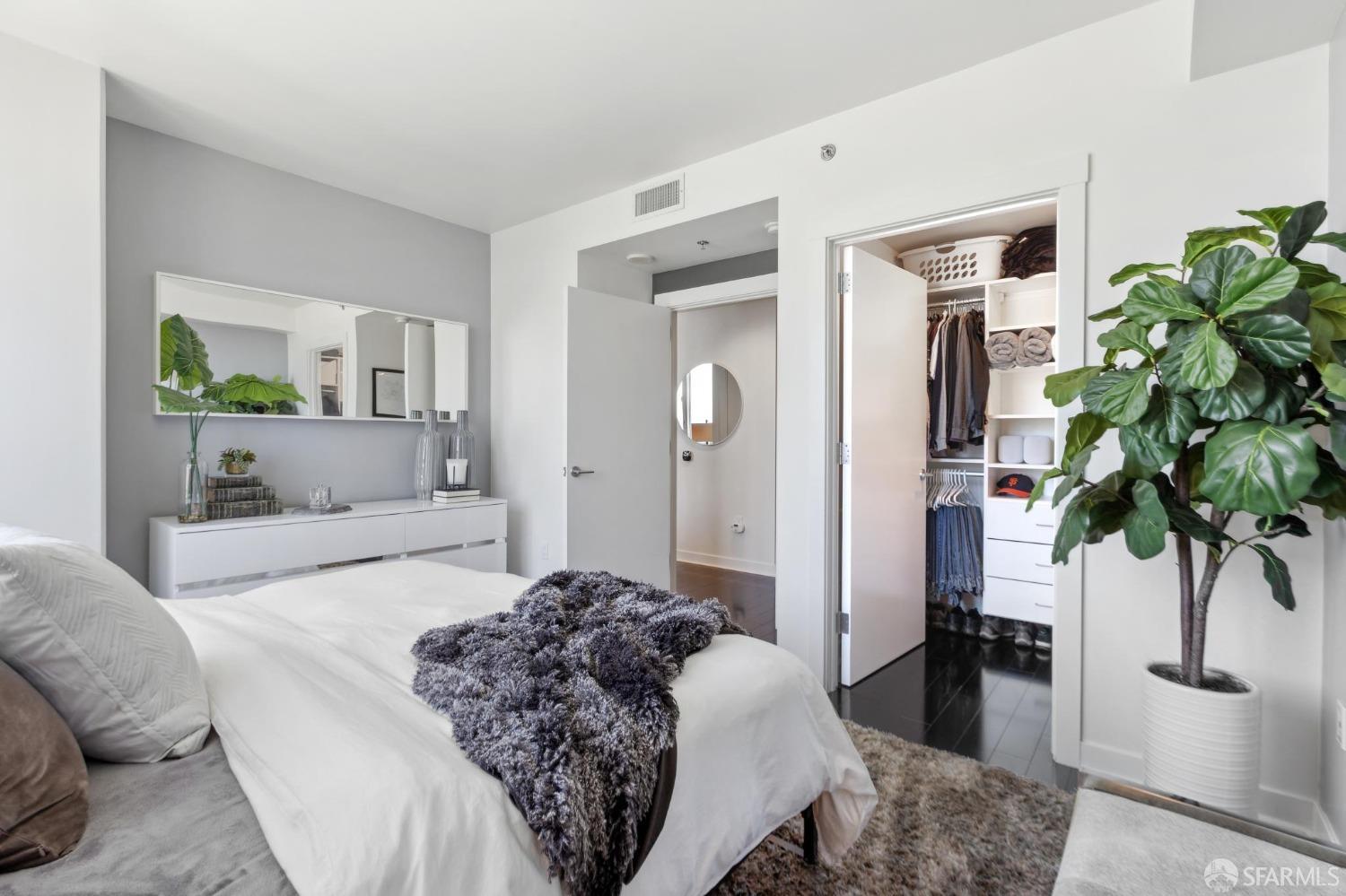 501 Beale Street # 18E
