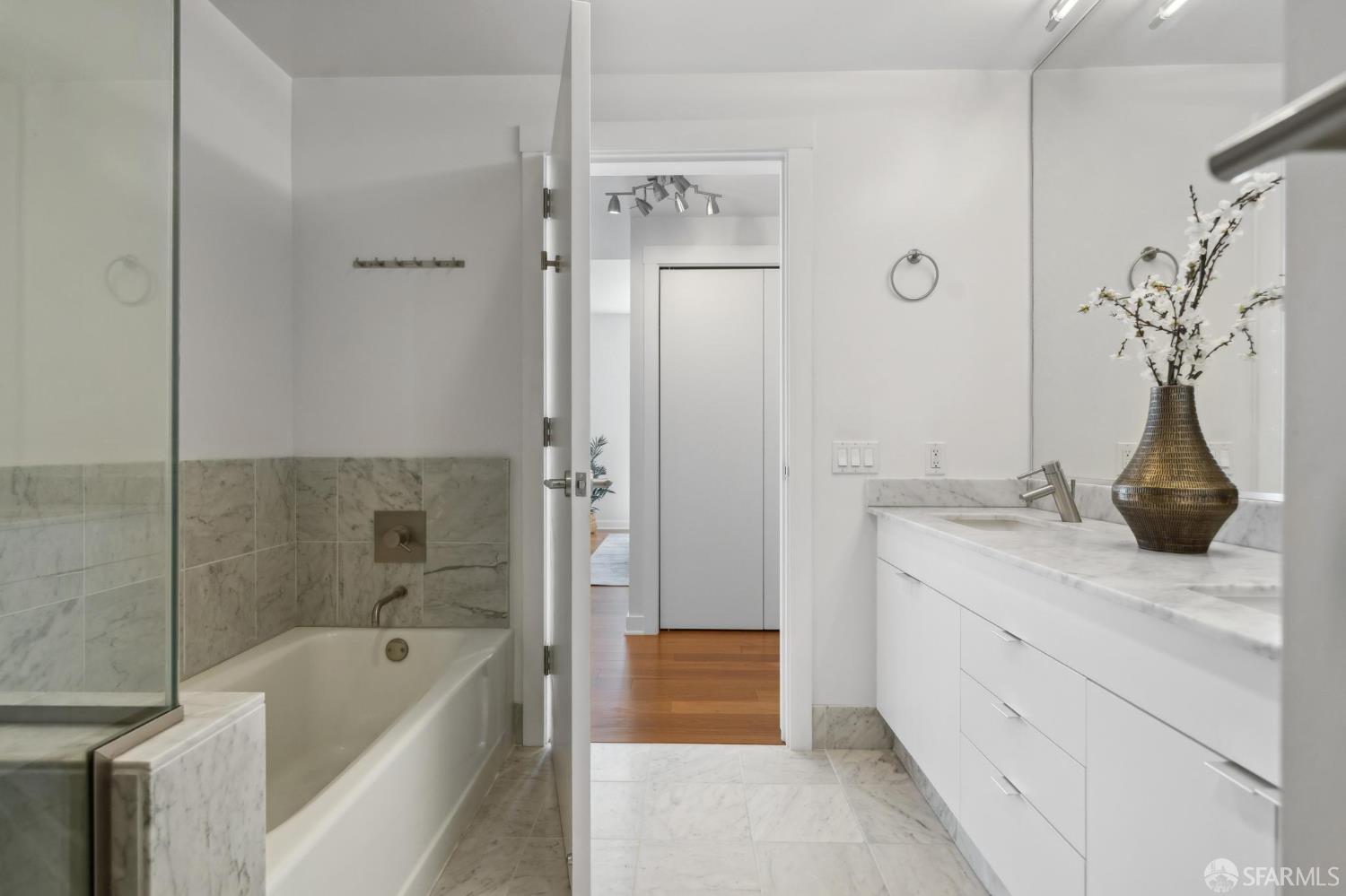 501 Beale Street # 19B