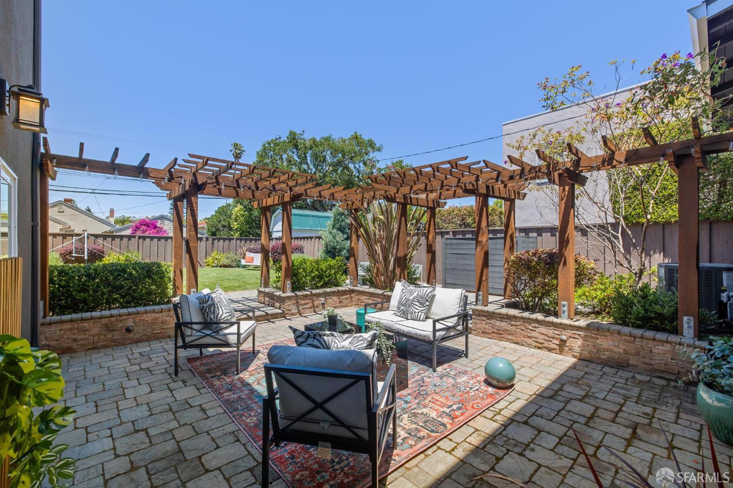29 16th Avenue