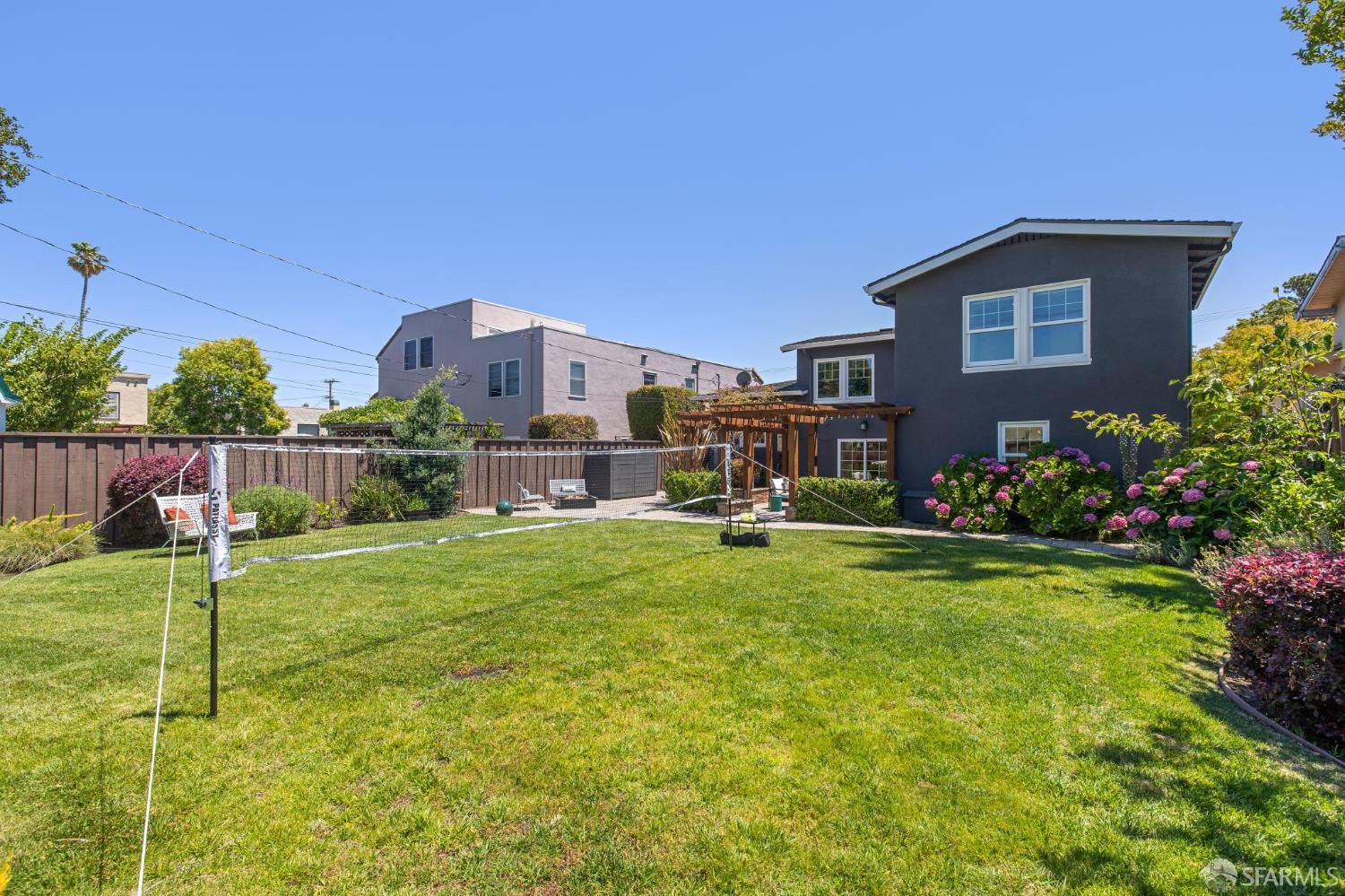 29 16th Avenue