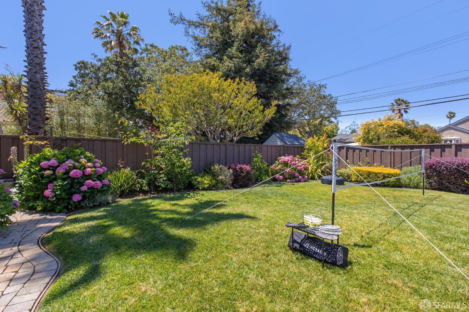 29 16th Avenue