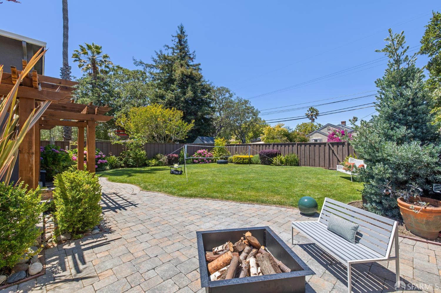 29 16th Avenue