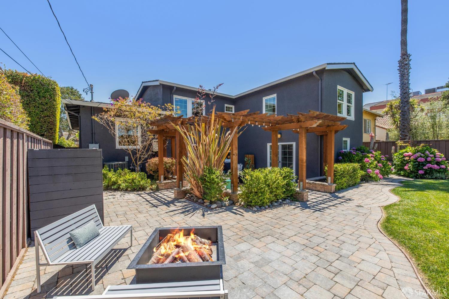 29 16th Avenue