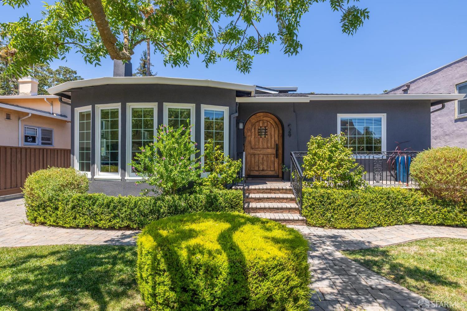 29 16th Avenue