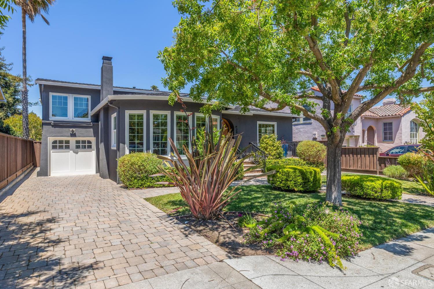 29 16th Avenue