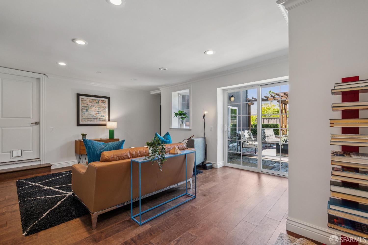 29 16th Avenue
