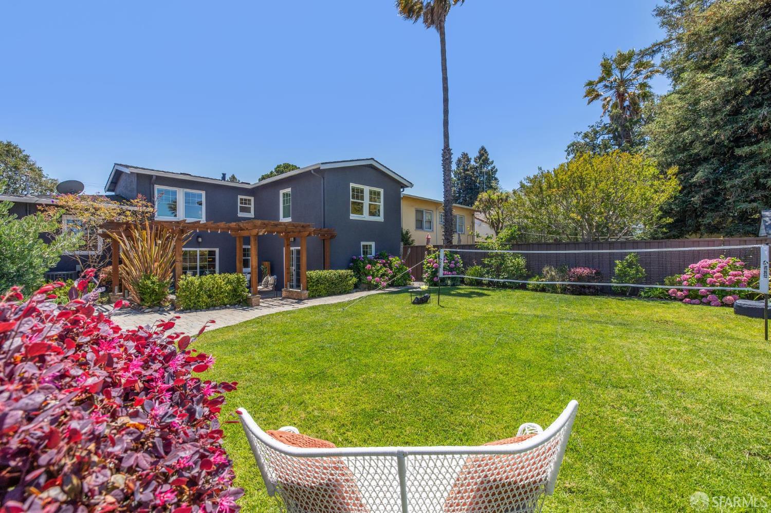 29 16th Avenue