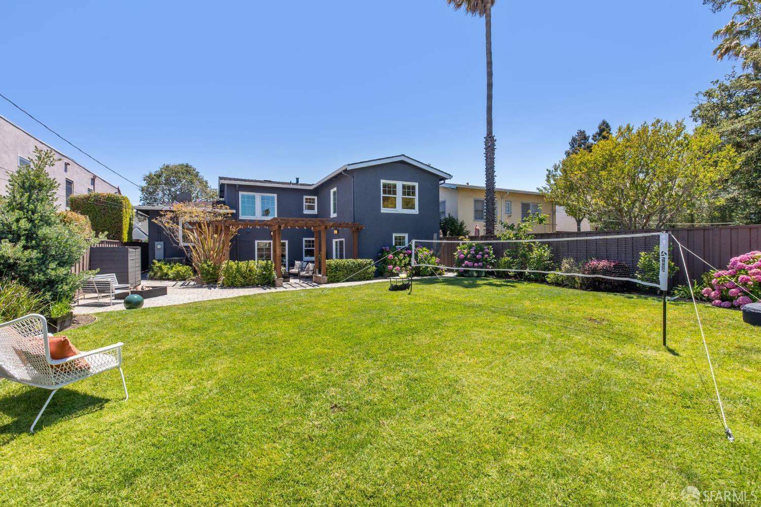29 16th Avenue