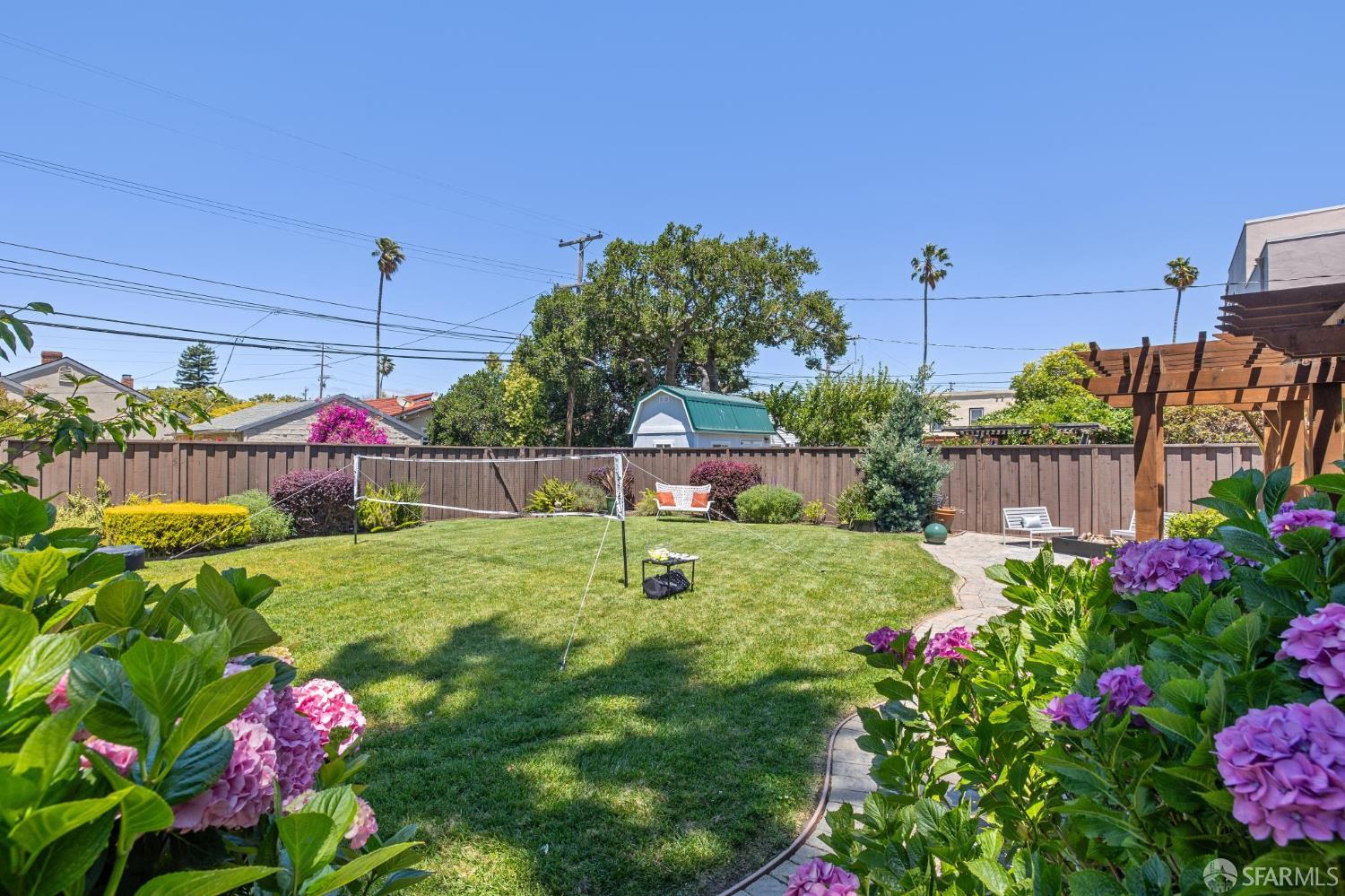 29 16th Avenue