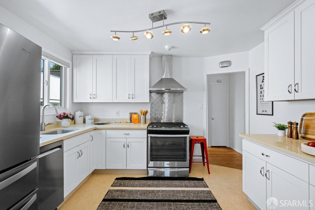 76 Clairview Court