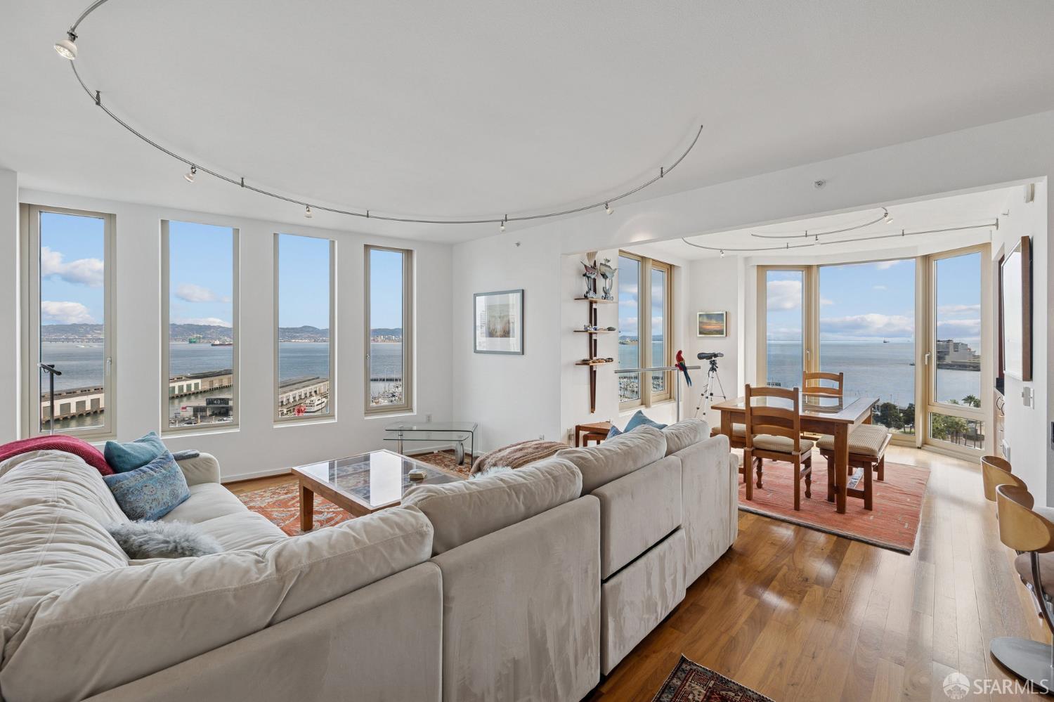 88 King Street # 1305