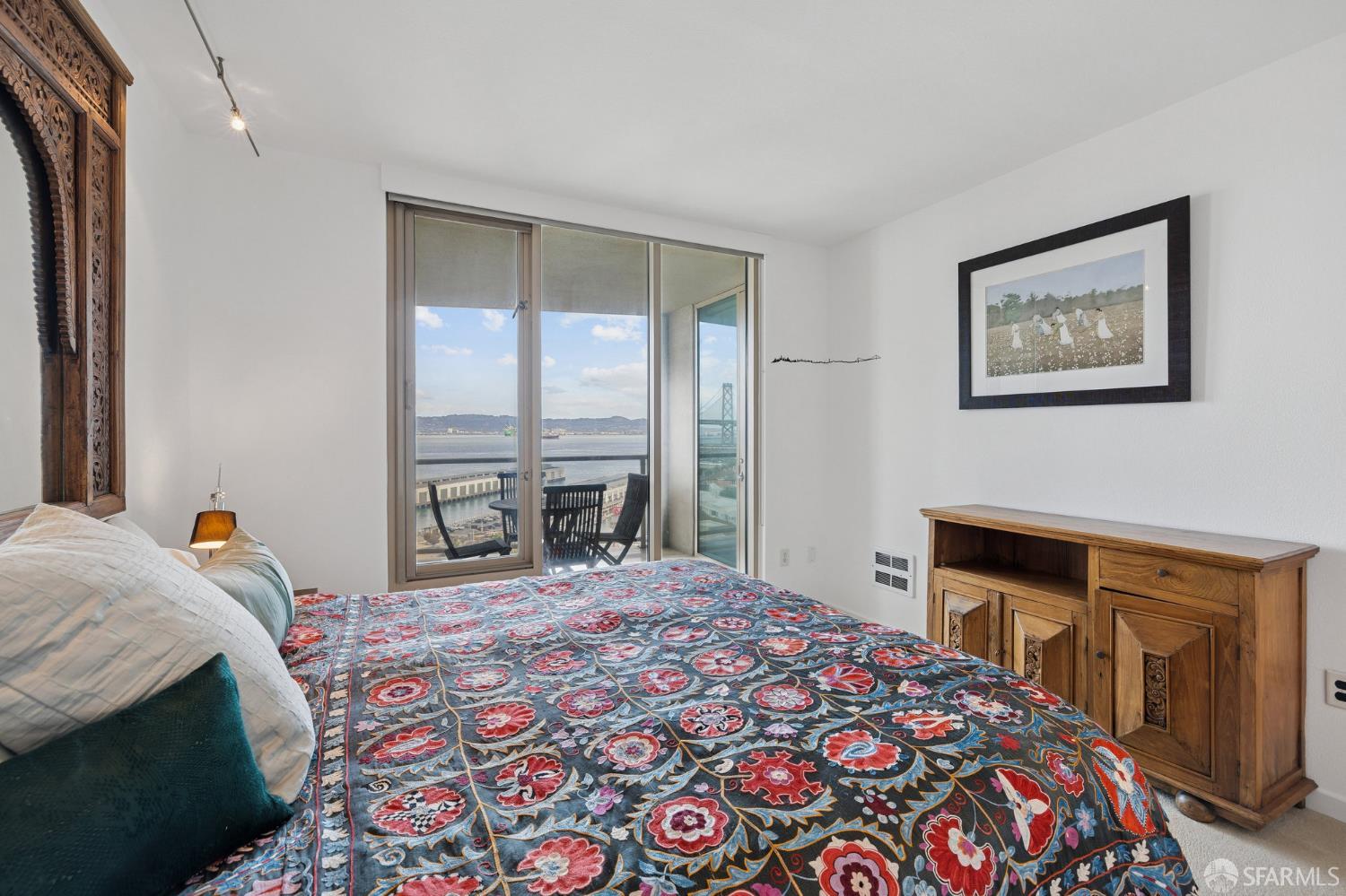 88 King Street # 1305