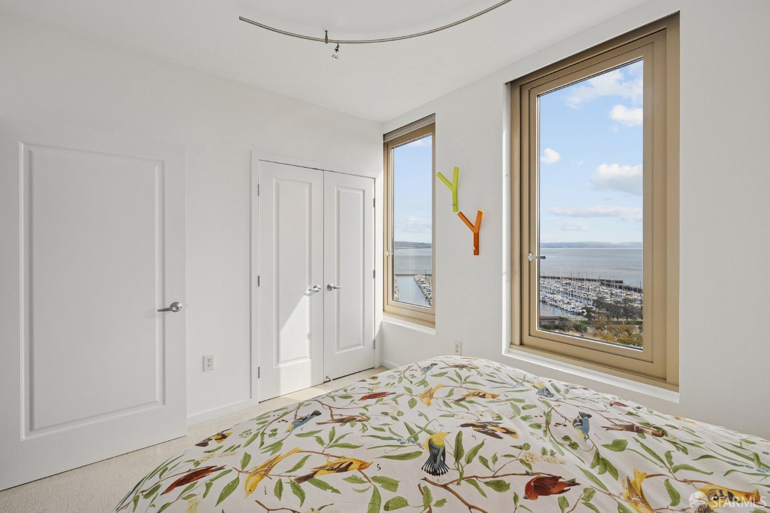 88 King Street # 1305