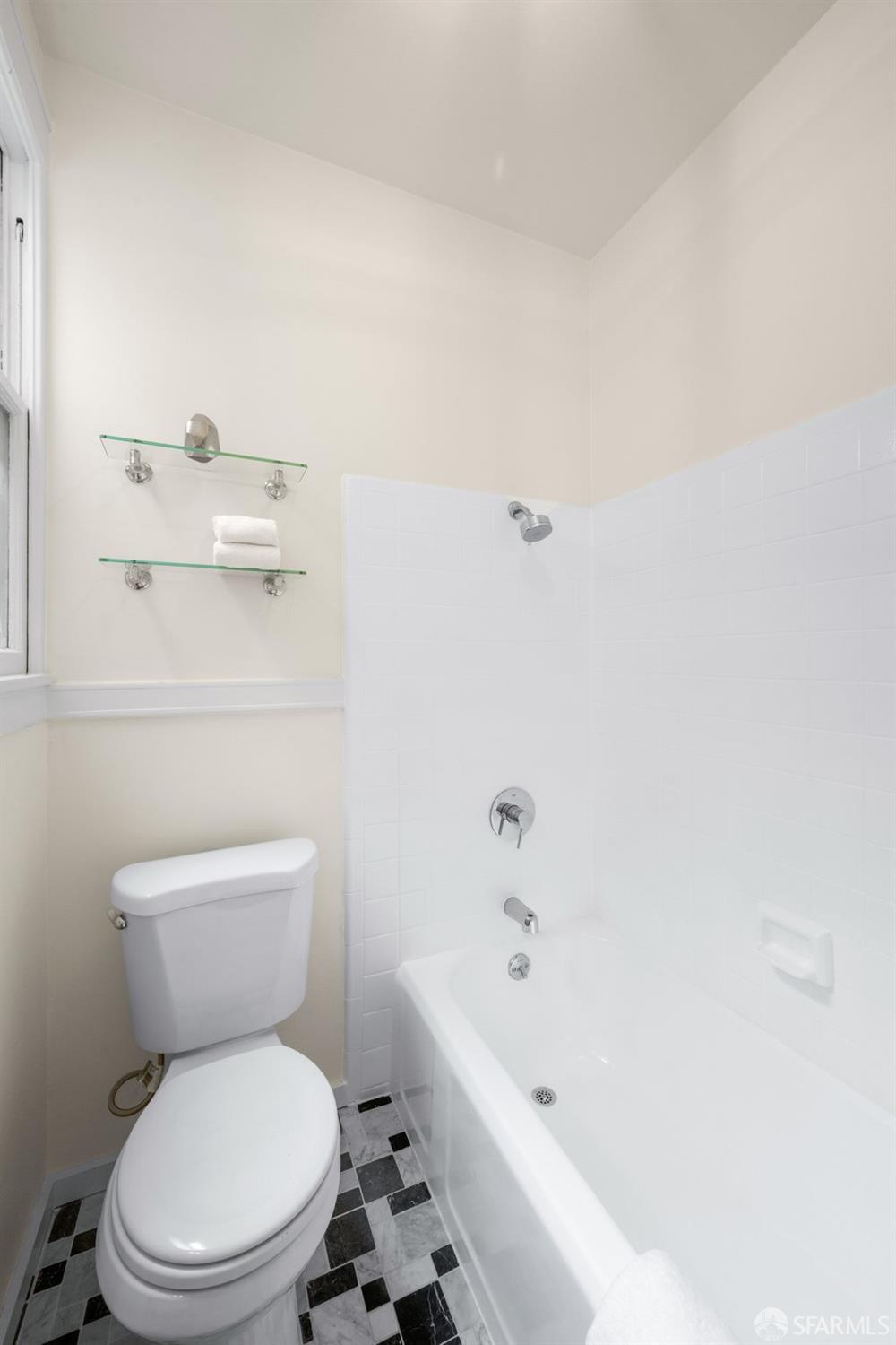 2299 Sacramento Street # 18