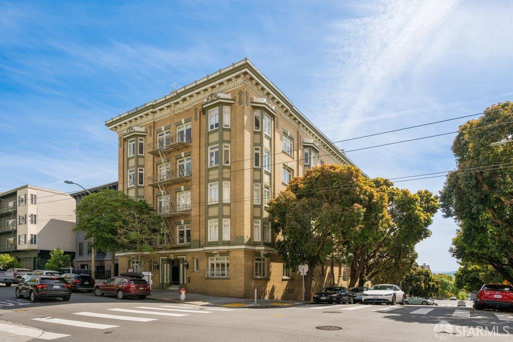 2299 Sacramento Street # 18