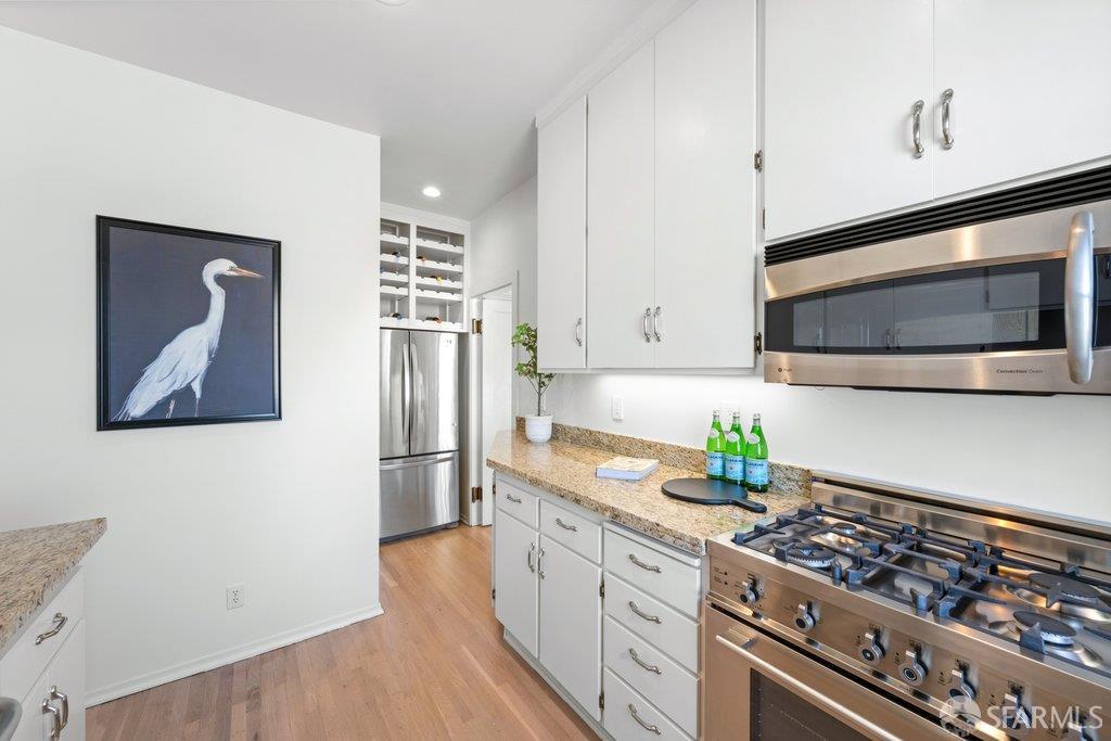 2299 Sacramento Street # 18