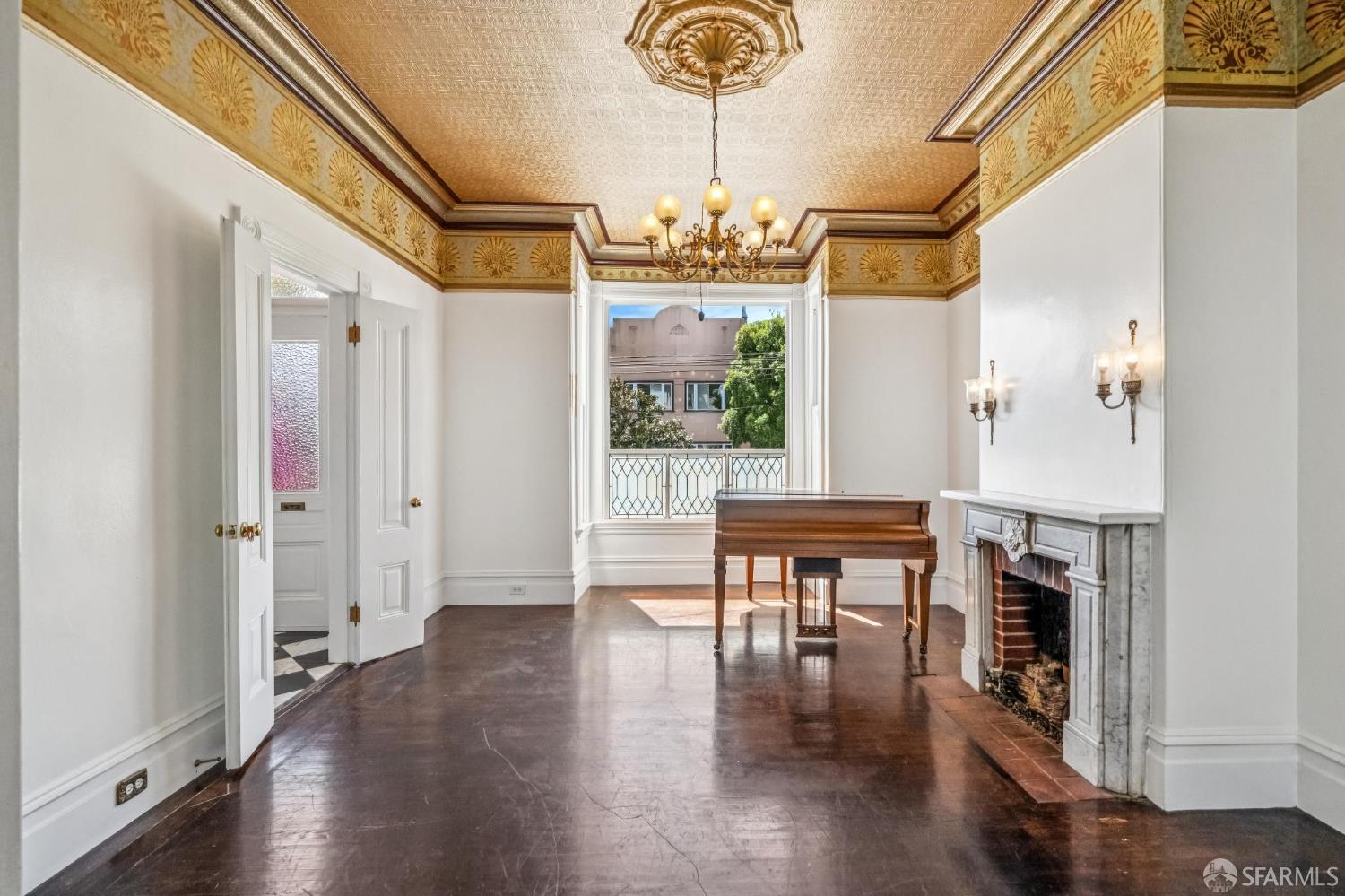 3846 Cesar Chavez Street