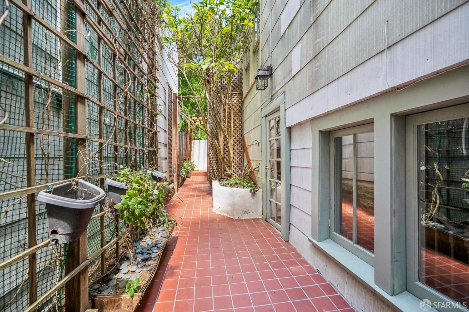 3846 Cesar Chavez Street